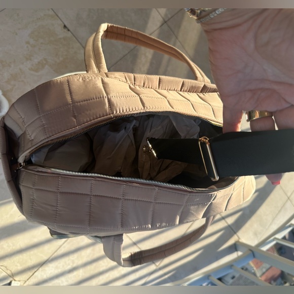 NWT Adrienne Vitadini Tan Quilted Nylon Duffle Bag for Travel - Picture 9 of 10